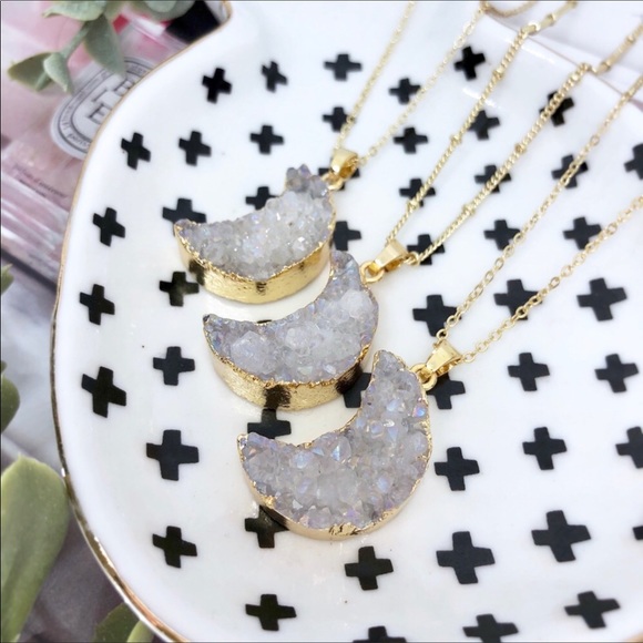 🌙 NEW! DRUZY STONE MOON Gold Necklace 🌙 - Picture 4 of 4